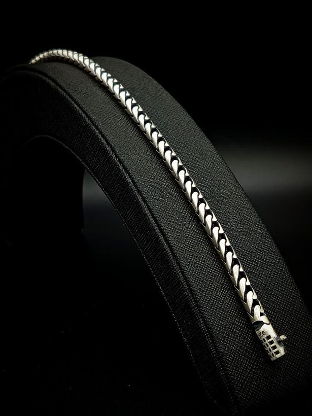 دستبند تمام نقره اورجینال ( tr vip )